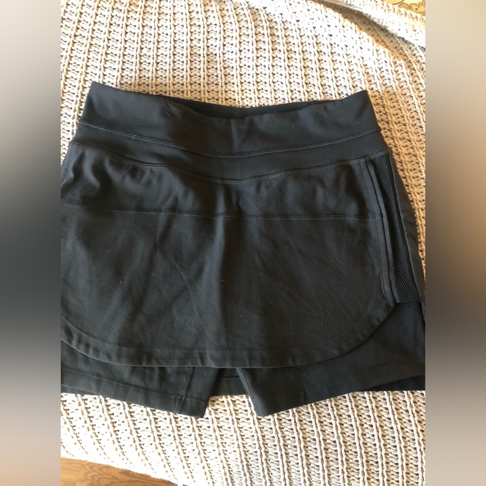 Lululemon black skirt skort . Size 6
